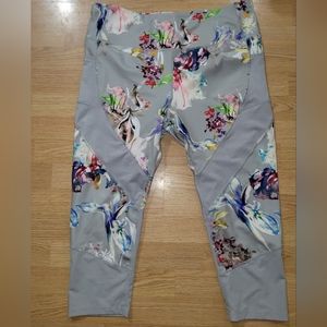 Floral Capri  leggings size 2xl